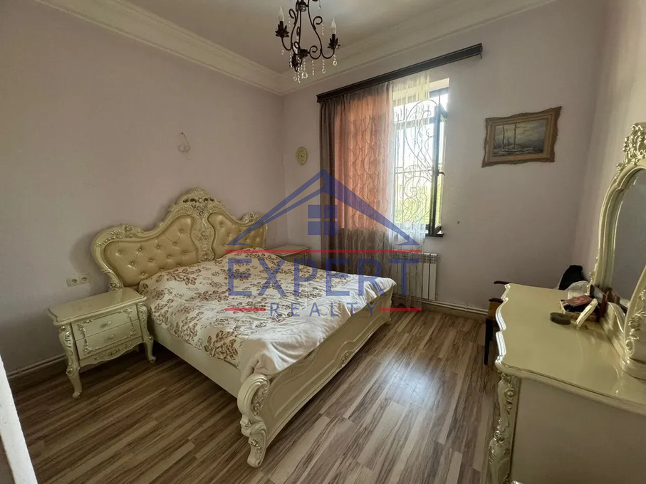 ԷՐԵԲՈՒՆԻ, ԴԱՎԻԹ ԲԵԿ ՓՈՂՈՑ, 3 ՀԱՐԿԱՆԻ ԱՌԱՆՁՆԱՏՈՒՆ