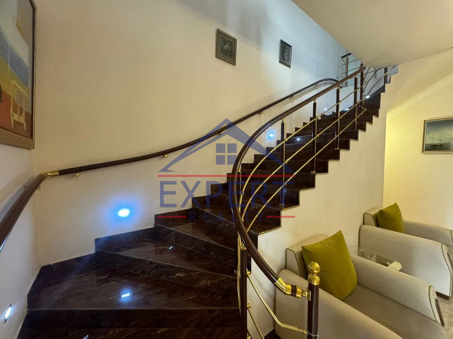 ԷՐԵԲՈՒՆԻ, ԴԱՎԻԹ ԲԵԿ ՓՈՂՈՑ, 3 ՀԱՐԿԱՆԻ ԱՌԱՆՁՆԱՏՈՒՆ
