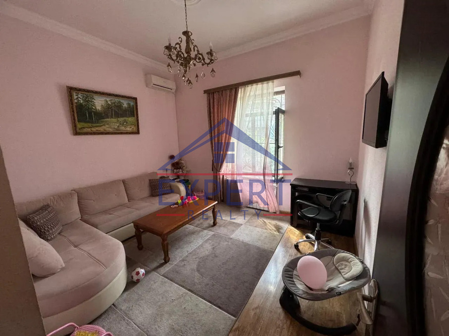 ԷՐԵԲՈՒՆԻ, ԴԱՎԻԹ ԲԵԿ ՓՈՂՈՑ, 3 ՀԱՐԿԱՆԻ ԱՌԱՆՁՆԱՏՈՒՆ
