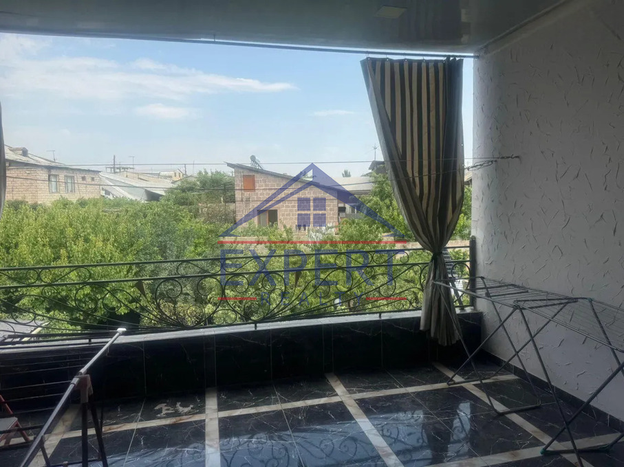 ԷՐԵԲՈՒՆԻ, ԴԱՎԻԹ ԲԵԿ ՓՈՂՈՑ, 3 ՀԱՐԿԱՆԻ ԱՌԱՆՁՆԱՏՈՒՆ