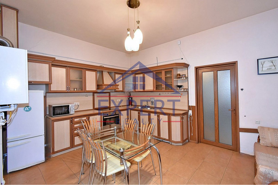 ԿԵՆՏՐՈՆ, ՄՀԵՐ ՄԿՐՏՉՅԱՆ ՓՈՂՈՑ, 5 ՍԵՆՅԱԿ