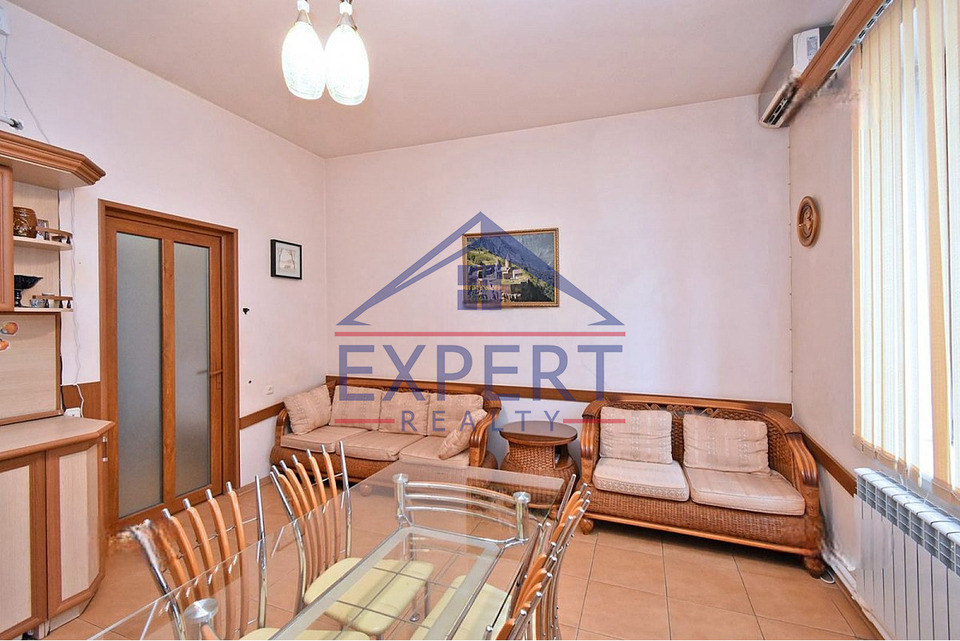 ԿԵՆՏՐՈՆ, ՄՀԵՐ ՄԿՐՏՉՅԱՆ ՓՈՂՈՑ, 5 ՍԵՆՅԱԿ