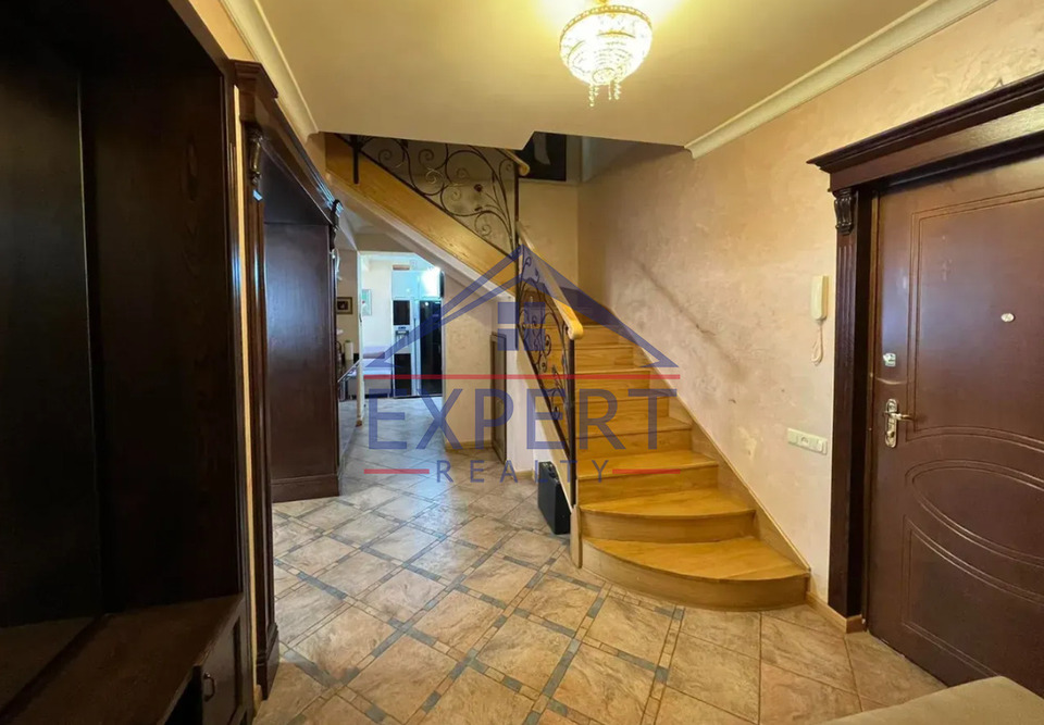 ԿԵՆՏՐՈՆ, ՊՈՒՇԿԻՆԻ ՓՈՂՈՑ, 6 ՍԵՆՅԱԿ