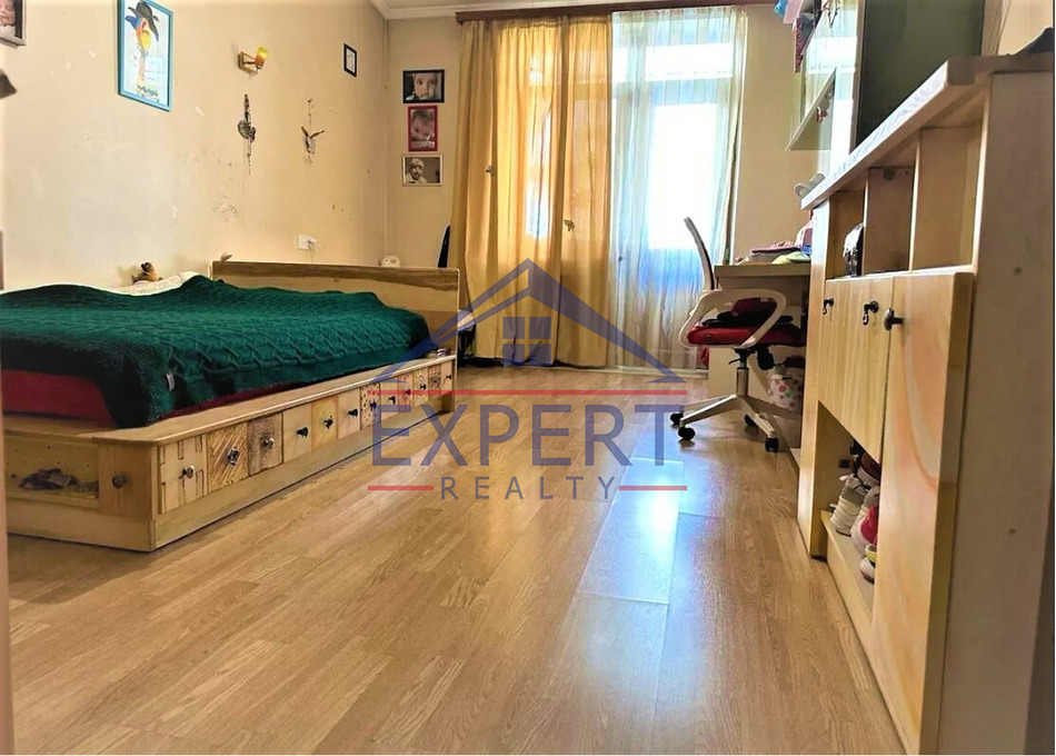 ԿԵՆՏՐՈՆ, ՊՈՒՇԿԻՆԻ ՓՈՂՈՑ, 3 ՍԵՆՅԱԿ