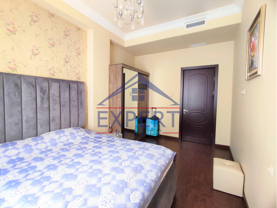 ԿԵՆՏՐՈՆ, ՀՅՈՒՍԻՍԱՅԻՆ ՊՈՂՈՏԱ, 4 ՍԵՆՅԱԿ