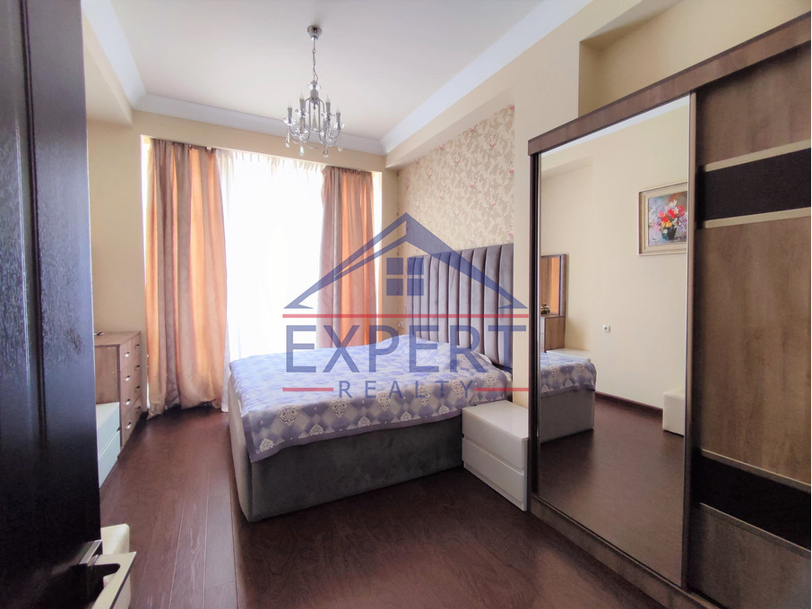 ԿԵՆՏՐՈՆ, ՀՅՈՒՍԻՍԱՅԻՆ ՊՈՂՈՏԱ, 4 ՍԵՆՅԱԿ