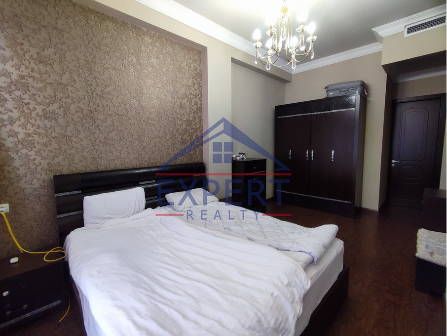 ԿԵՆՏՐՈՆ, ՀՅՈՒՍԻՍԱՅԻՆ ՊՈՂՈՏԱ, 4 ՍԵՆՅԱԿ