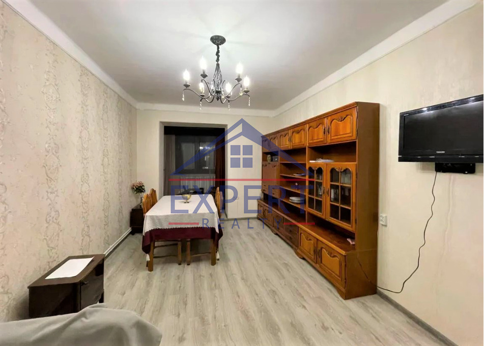 ԱՐԱԲԿԻՐ, ՎԱՀՐԱՄ ՓԱՓԱԶՅԱՆ ՓՈՂՈՑ, 3 ՍԵՆՅԱԿ