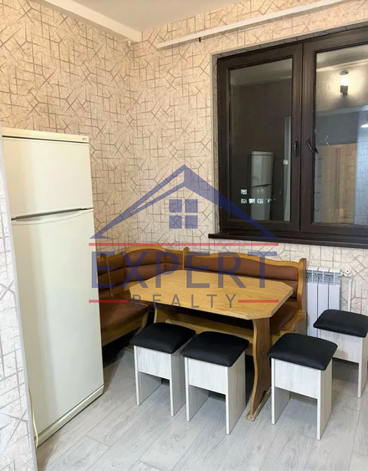 ԱՐԱԲԿԻՐ, ՎԱՀՐԱՄ ՓԱՓԱԶՅԱՆ ՓՈՂՈՑ, 3 ՍԵՆՅԱԿ