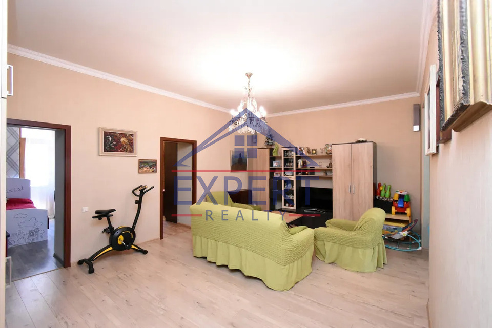 ԿԵՆՏՐՈՆ, ՏՊԱԳՐԻՉՆԵՐԻ ՓՈՂՈՑ, 5 ՍԵՆՅԱԿ