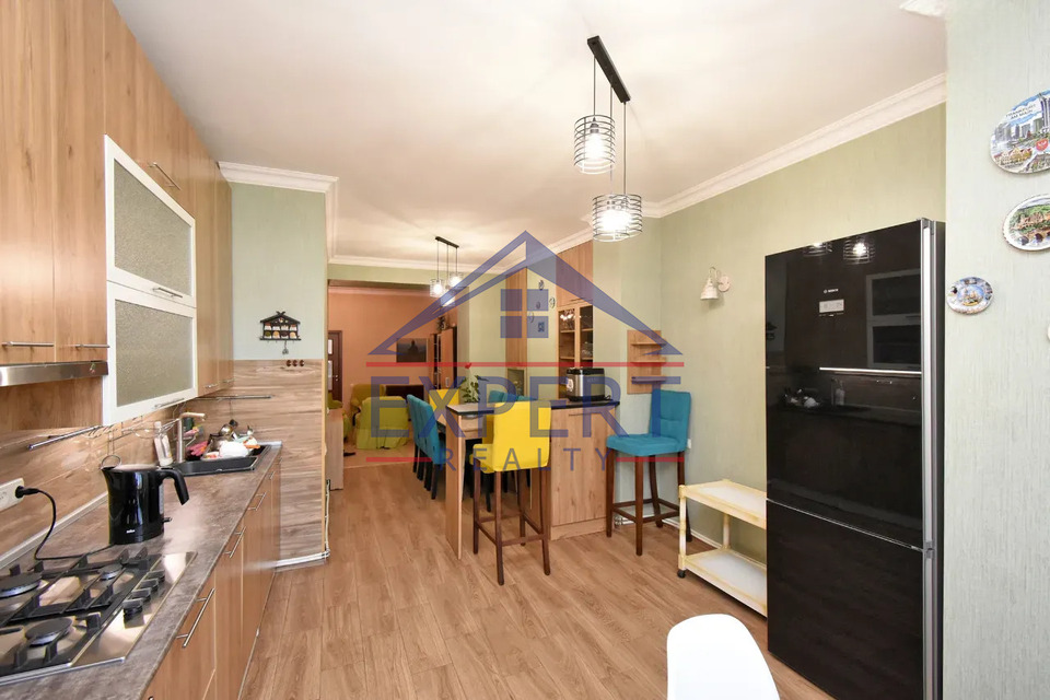 ԿԵՆՏՐՈՆ, ՏՊԱԳՐԻՉՆԵՐԻ ՓՈՂՈՑ, 5 ՍԵՆՅԱԿ