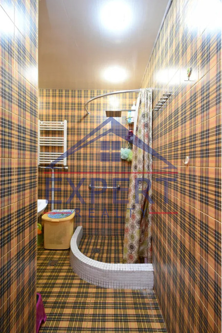 ԿԵՆՏՐՈՆ, ՏՊԱԳՐԻՉՆԵՐԻ ՓՈՂՈՑ, 5 ՍԵՆՅԱԿ