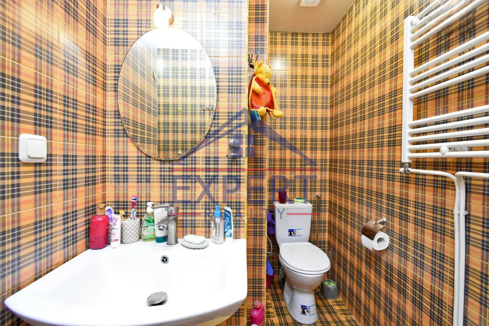 ԿԵՆՏՐՈՆ, ՏՊԱԳՐԻՉՆԵՐԻ ՓՈՂՈՑ, 5 ՍԵՆՅԱԿ