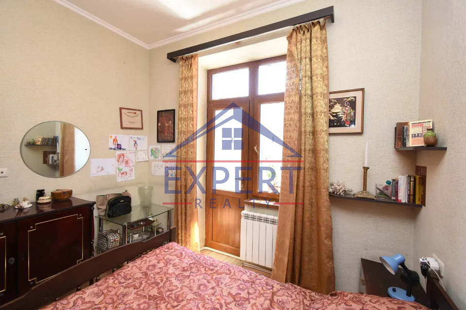 ԿԵՆՏՐՈՆ, ՏՊԱԳՐԻՉՆԵՐԻ ՓՈՂՈՑ, 5 ՍԵՆՅԱԿ