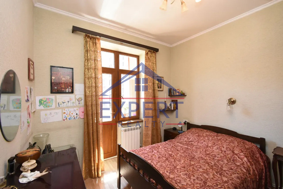 ԿԵՆՏՐՈՆ, ՏՊԱԳՐԻՉՆԵՐԻ ՓՈՂՈՑ, 5 ՍԵՆՅԱԿ