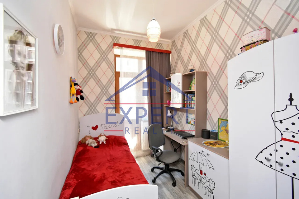 ԿԵՆՏՐՈՆ, ՏՊԱԳՐԻՉՆԵՐԻ ՓՈՂՈՑ, 5 ՍԵՆՅԱԿ