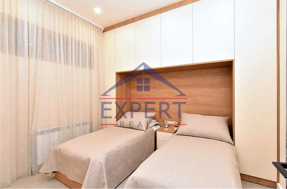 ԿԵՆՏՐՈՆ, ԵԿՄԱԼՅԱՆ ՓՈՂՈՑ, 3 ՍԵՆՅԱԿ