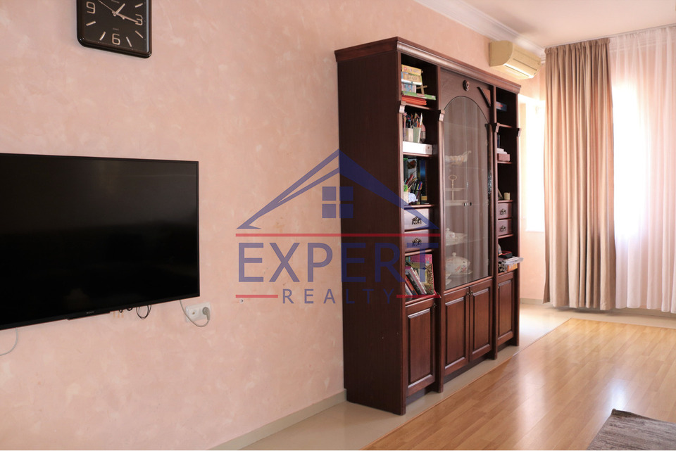 ԿԵՆՏՐՈՆ, ՊՈՒՇԿԻՆԻ ՓՈՂՈՑ, 3 ՍԵՆՅԱԿ