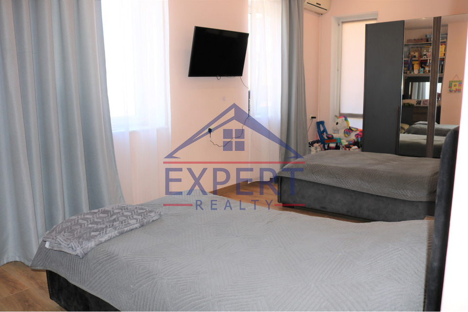 ԿԵՆՏՐՈՆ, ՊՈՒՇԿԻՆԻ ՓՈՂՈՑ, 3 ՍԵՆՅԱԿ