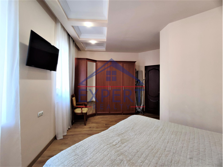 ԿԵՆՏՐՈՆ, ՊՈՒՇԿԻՆԻ ՓՈՂՈՑ, 3 ՍԵՆՅԱԿ