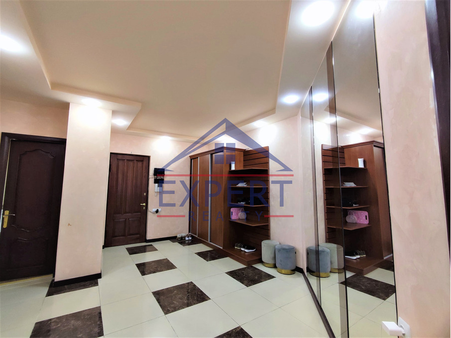 ԿԵՆՏՐՈՆ, ՊՈՒՇԿԻՆԻ ՓՈՂՈՑ, 3 ՍԵՆՅԱԿ