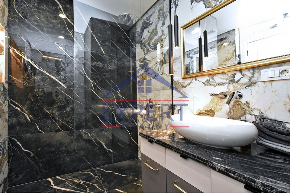 ԿԵՆՏՐՈՆ, ԱՆՏԱՌԱՅԻՆ ՓՈՂՈՑ, 3 ՍԵՆՅԱԿ