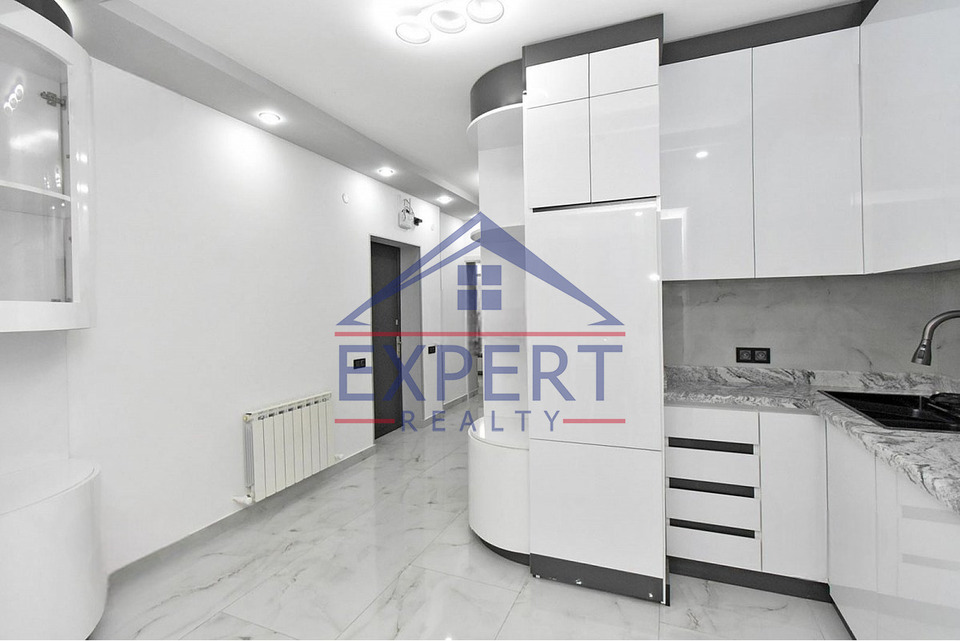 ԿԵՆՏՐՈՆ, ՄԱՇՏՈՑԻ ՊՈՂՈՏԱ, 3 ՍԵՆՅԱԿ