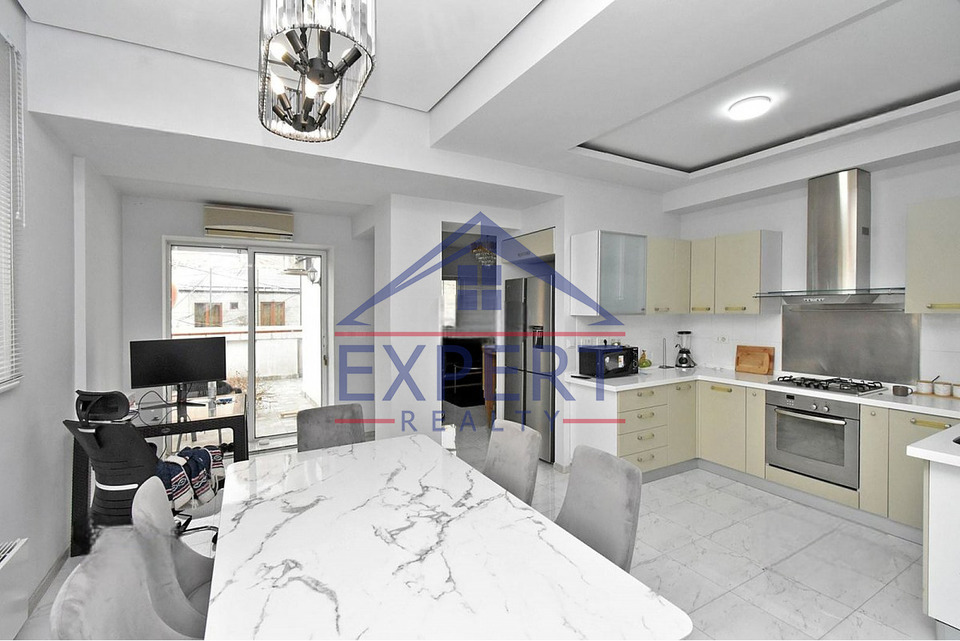 ԿԵՆՏՐՈՆ, ՍԱՐՄԵՆԻ ՓՈՂՈՑ, 3 ՍԵՆՅԱԿ