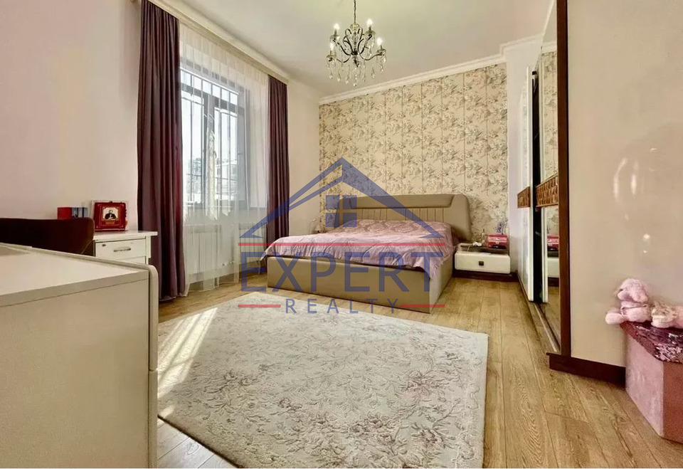 ԱՎԱՆ, ՆՎԵՐ ՍԱՖԱՐՅԱՆ ՓՈՂՈՑ, 5 ՍԵՆՅԱԿ