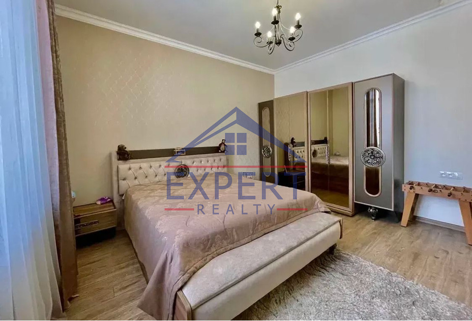 ԱՎԱՆ, ՆՎԵՐ ՍԱՖԱՐՅԱՆ ՓՈՂՈՑ, 5 ՍԵՆՅԱԿ