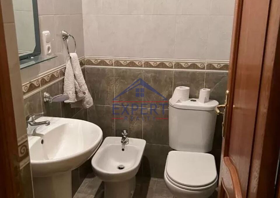 ԿԵՆՏՐՈՆ, ՌՈՍՏՈՄԻ ՓՈՂՈՑ,  2 ՍԵՆՅԱԿ