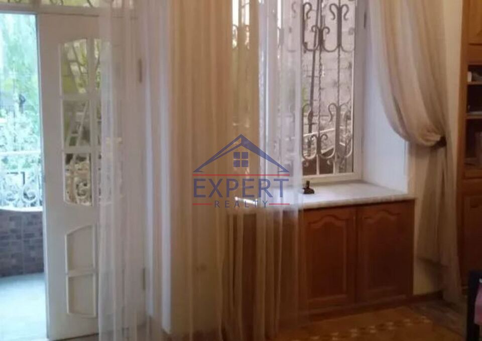 ԱՐԱԲԿԻՐ, ԿՈՄԻՏԱՍԻ ՊՈՂՈՏԱ, 1 ՍԵՆՅԱԿ