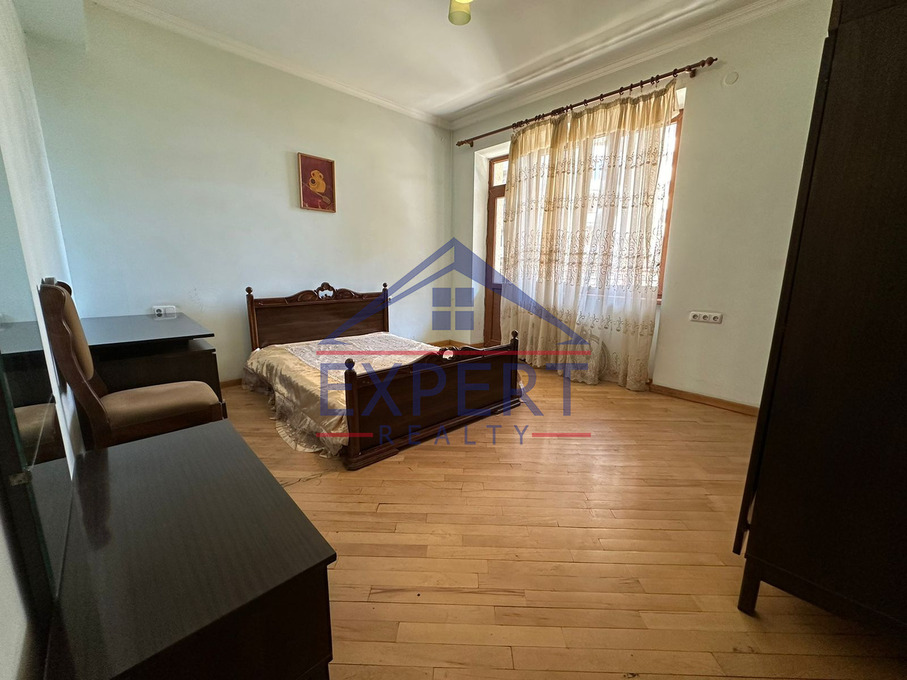 ԿԵՆՏՐՈՆ, ԱՐԳԻՇՏԻ ՓՈՂՈՑ, 3 ՍԵՆՅԱԿ