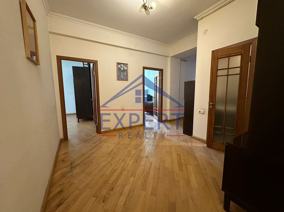 ԿԵՆՏՐՈՆ, ԱՐԳԻՇՏԻ ՓՈՂՈՑ, 3 ՍԵՆՅԱԿ