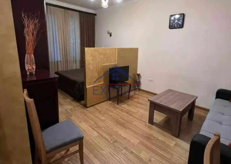 ԱՐԱԲԿԻՐ, ԱԶԱՏՈՒԹՅԱՆ ՊՈՂՈՏԱ, 1 ՍԵՆՅԱԿ