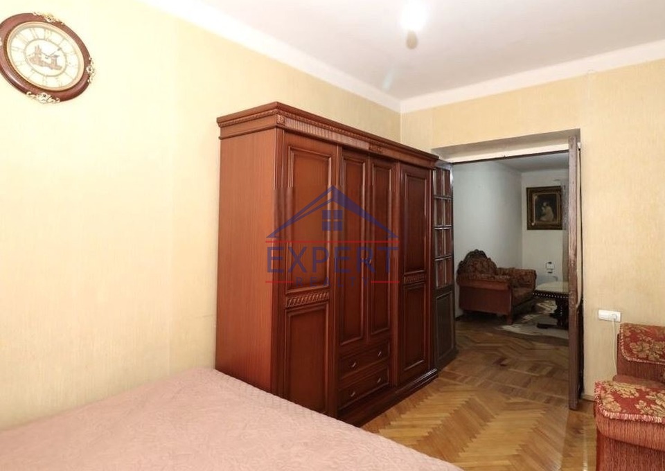 ԿԵՆՏՐՈՆ, ԽՈՐԵՆԱՑԻ ՓՈՂՈՑ, 3 ՍԵՆՅԱԿ