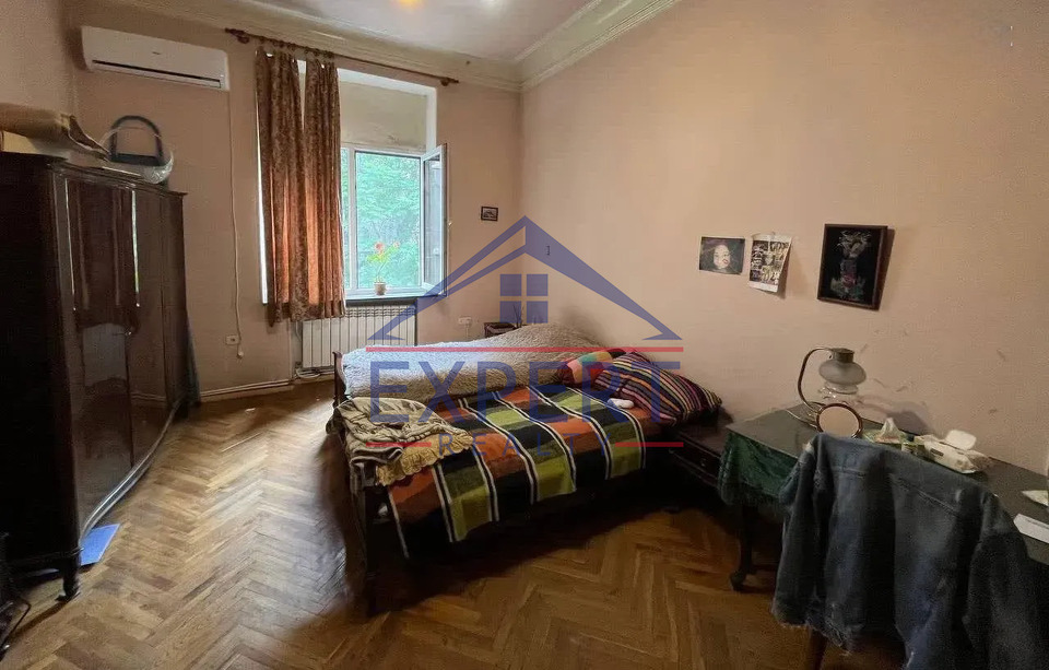 ԿԵՆՏՐՈՆ, ՏՊԱԳՐԻՉՆԵՐԻ ՓՈՂՈՑ, 3 ՍԵՆՅԱԿ