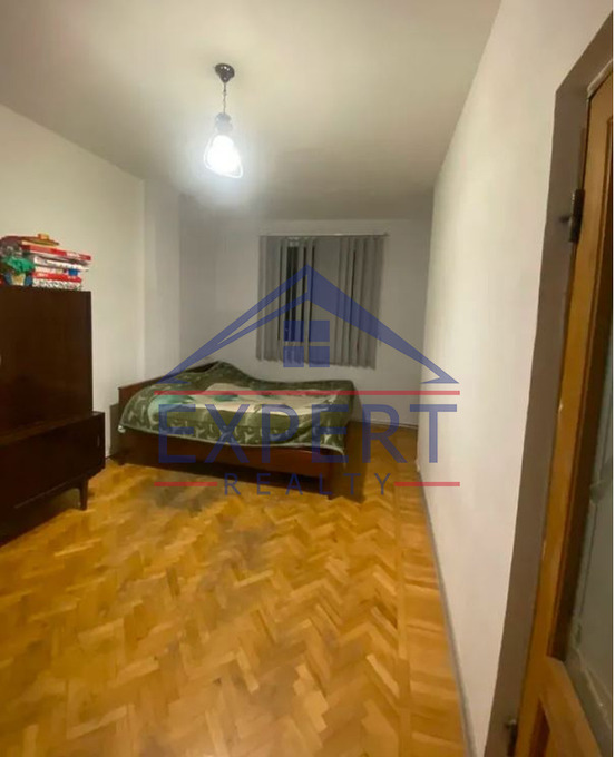 ԱՐԱԲԿԻՐ, ԱՐՄԵՆ ԳՈՒԼԱԿՅԱՆ ՓՈՂՈՑ, 4 ՍԵՆՅԱԿ
