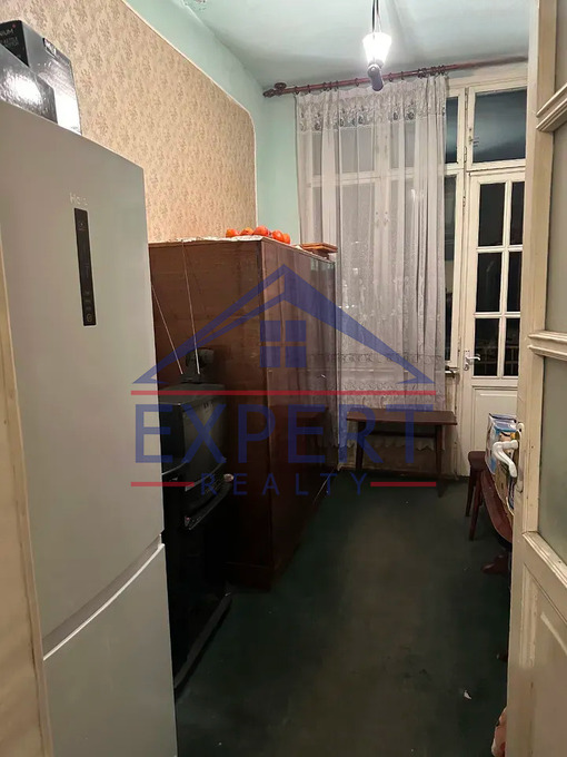 ԿԵՆՏՐՈՆ, ՆԱԼԲԱՆԴՅԱՆ ՓՈՂՈՑ, 3 ՍԵՆՅԱԿ