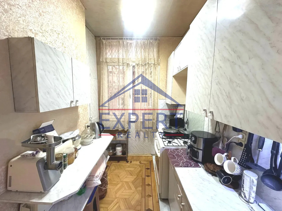 ԿԵՆՏՐՈՆ, ՏՊԱԳՐԻՉՆԵՐԻ ՓՈՂՈՑ, 4 ՍԵՆՅԱԿ