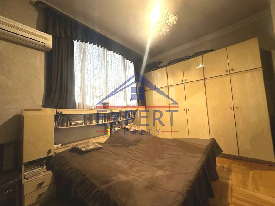 ԿԵՆՏՐՈՆ, ՏՊԱԳՐԻՉՆԵՐԻ ՓՈՂՈՑ, 4 ՍԵՆՅԱԿ