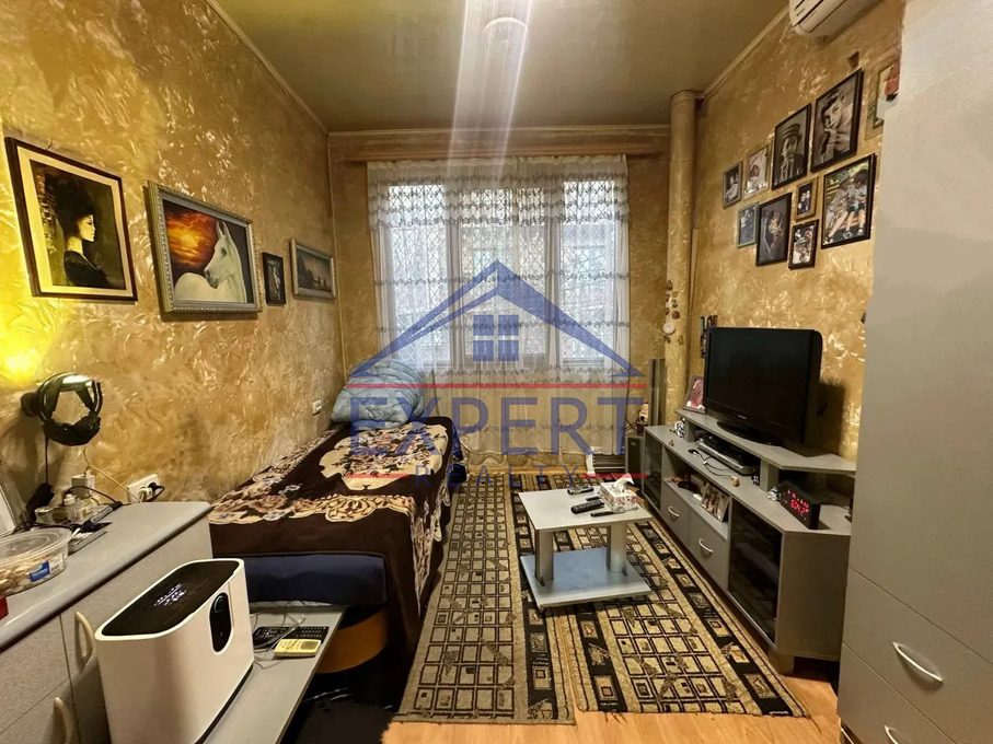 ԿԵՆՏՐՈՆ, ՏՊԱԳՐԻՉՆԵՐԻ ՓՈՂՈՑ, 4 ՍԵՆՅԱԿ