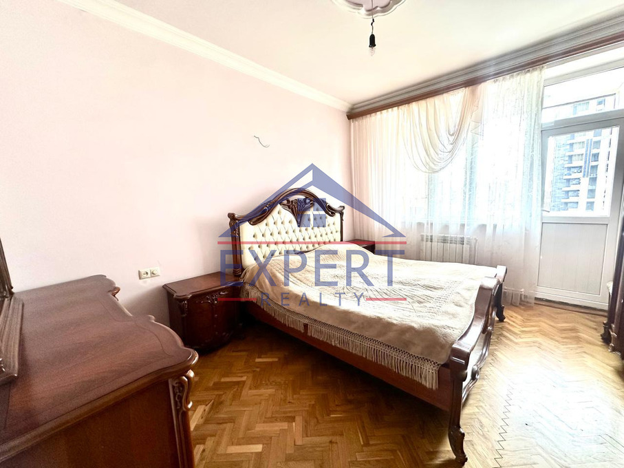 ՇԵՆԳԱՎԻԹ, ՖՐՈՒՆԶԵԻ ՓՈՂՈՑ, 3 ՍԵՆՅԱԿ