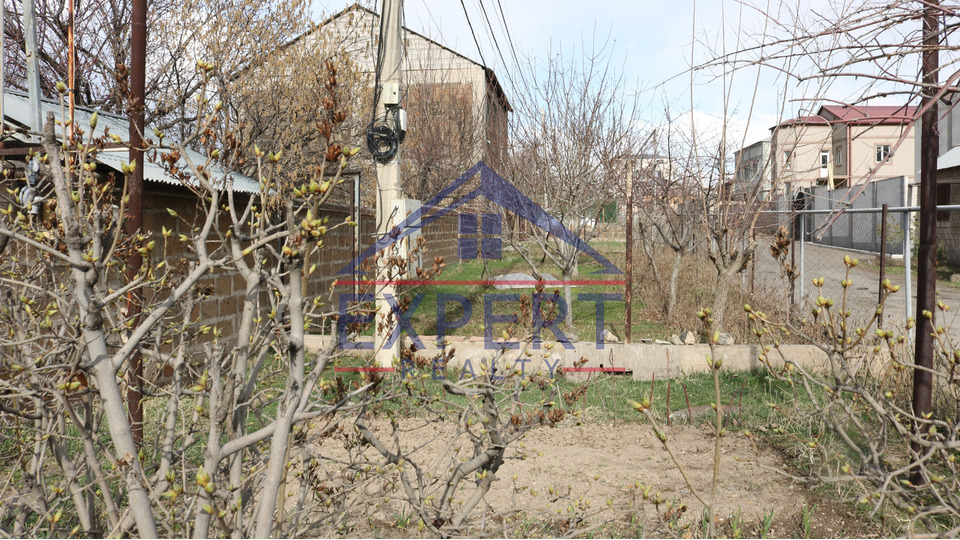 ԱՎԱՆ, ՄՀԵՐ ՄԿՐՏՉՅԱՆ ՓՈՂՈՑ, 1 ՀԱՐԿԱՆԻ ՍԵՓԱԿԱՆ ՏՈՒՆ