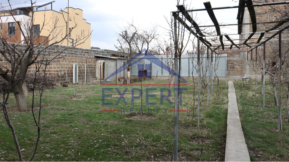 ԱՎԱՆ, ՄՀԵՐ ՄԿՐՏՉՅԱՆ ՓՈՂՈՑ, 1 ՀԱՐԿԱՆԻ ՍԵՓԱԿԱՆ ՏՈՒՆ