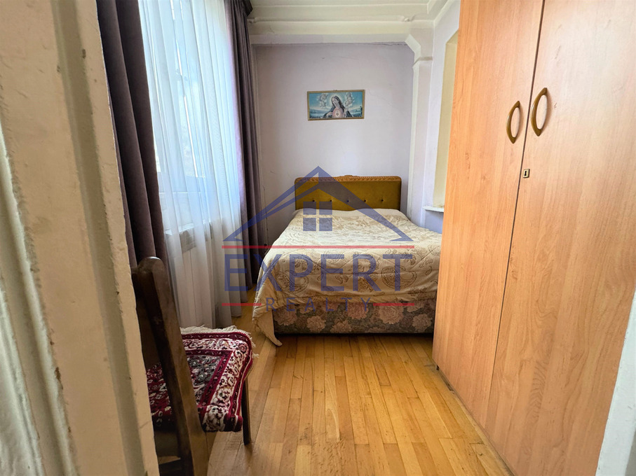 ԿԵՆՏՐՈՆ, ԶԱՔՅԱՆ ՓՈՂՈՑ, 3 ՍԵՆՅԱԿ