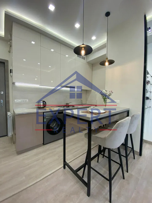 ԿԵՆՏՐՈՆ, ԱՄԻՐՅԱՆ ՓՈՂՈՑ, 2 ՍԵՆՅԱԿ