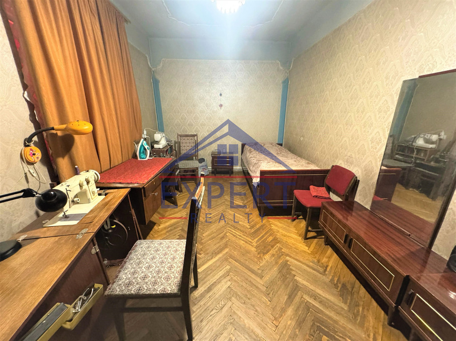 ԱՐԱԲԿԻՐ, ԱՐԱՄ ԽԱՉԱՏՐՅԱՆ ՓՈՂՈՑ, 3 ՍԵՆՅԱԿ