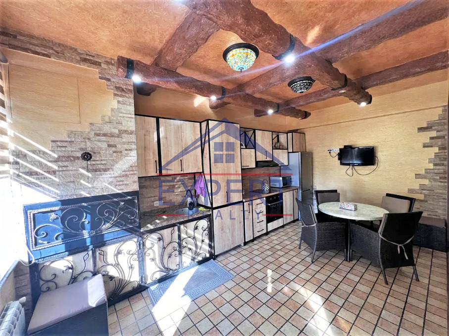 ԿԵՆՏՐՈՆ, ՏԵՐՅԱՆ ՓՈՂՈՑ, 3 ՍԵՆՅԱԿ