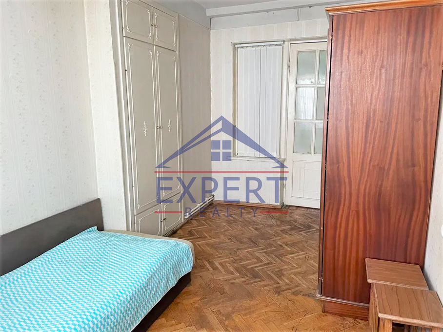 ՔԱՆԱՔԵՌ ԶԵՅԹՈՒՆ, ԴՐՈՅԻ ՓՈՂՈՑ, 4 ՍԵՆՅԱԿ